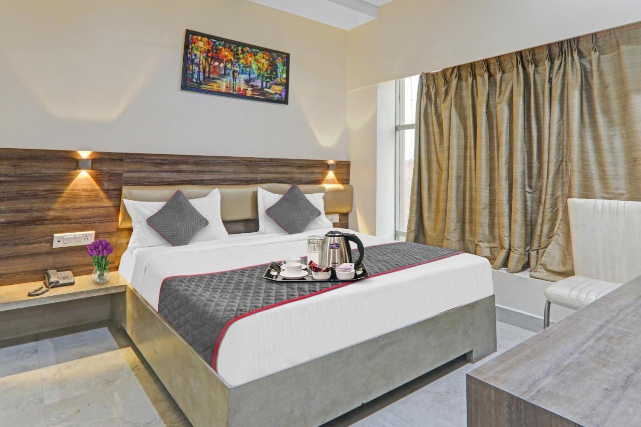 Townhouse 1150 Hotel Dayal Palace Chinhat Exterior photo