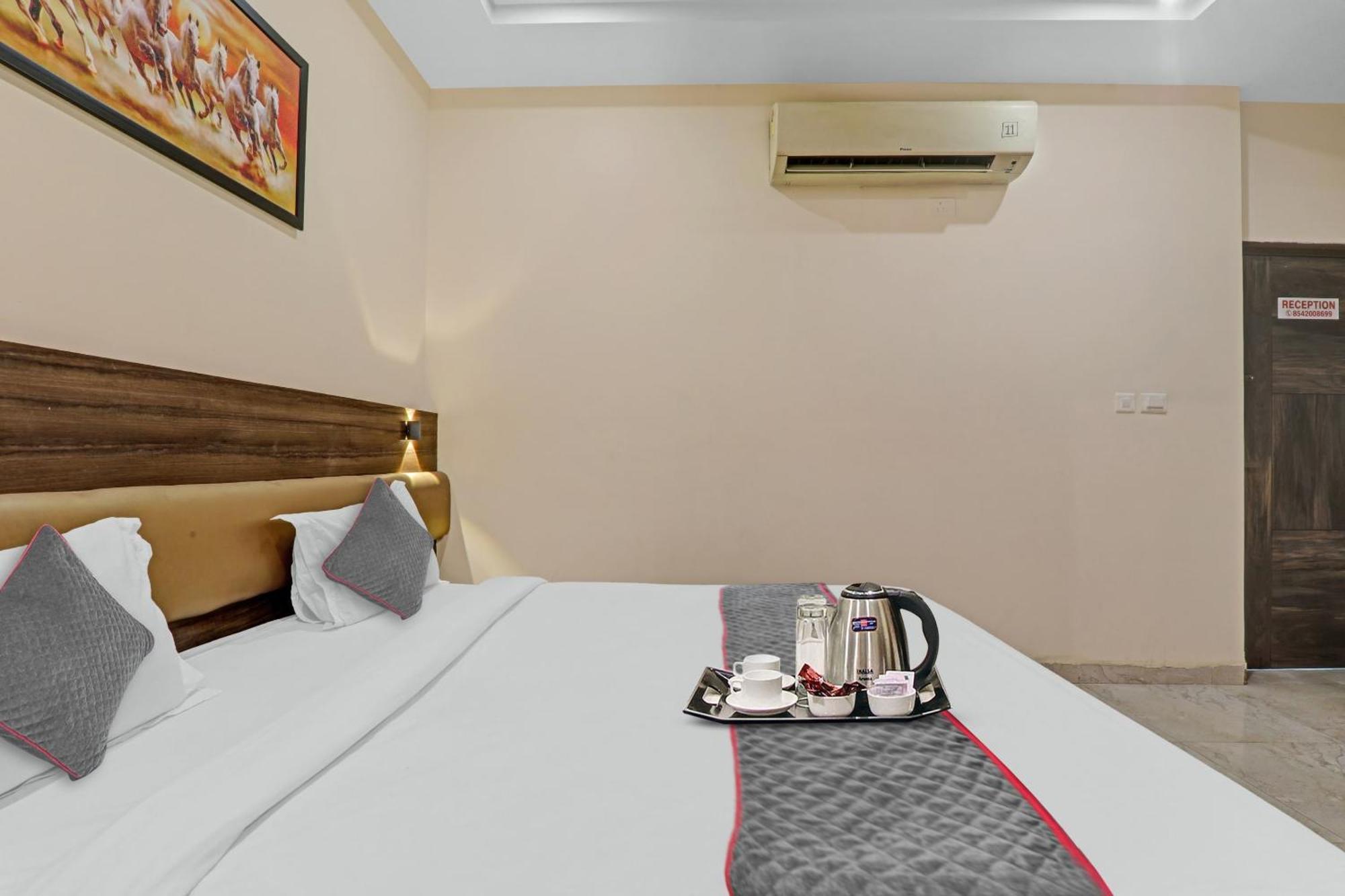 Townhouse 1150 Hotel Dayal Palace Chinhat Exterior photo