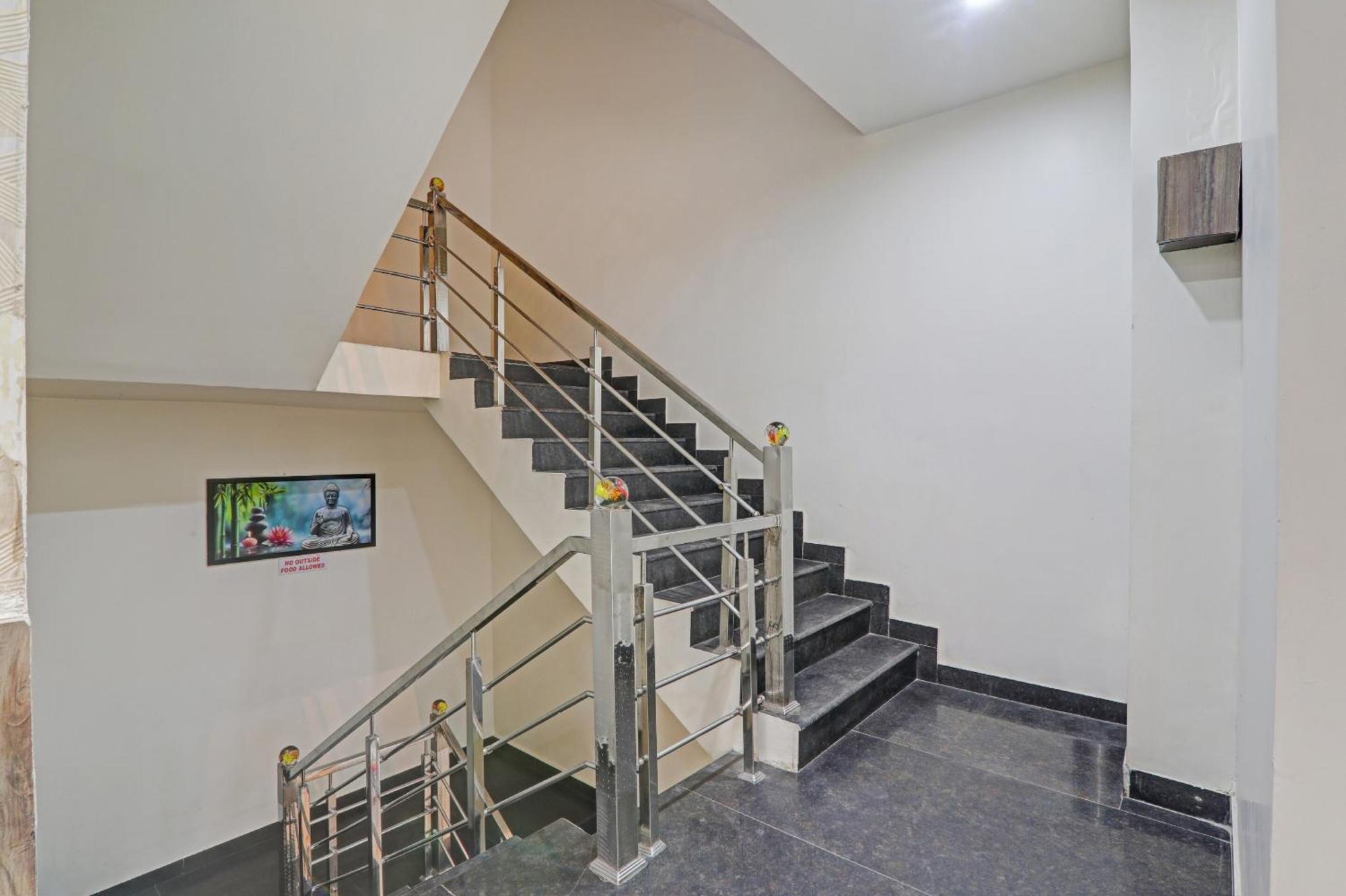 Townhouse 1150 Hotel Dayal Palace Chinhat Exterior photo
