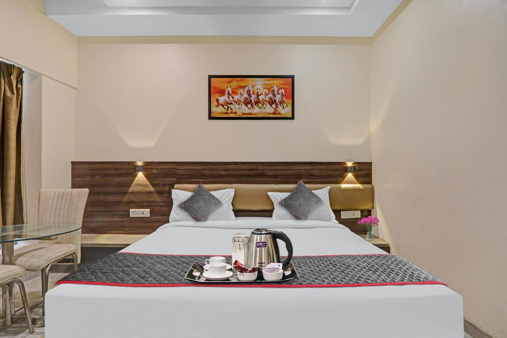 Townhouse 1150 Hotel Dayal Palace Chinhat Exterior photo
