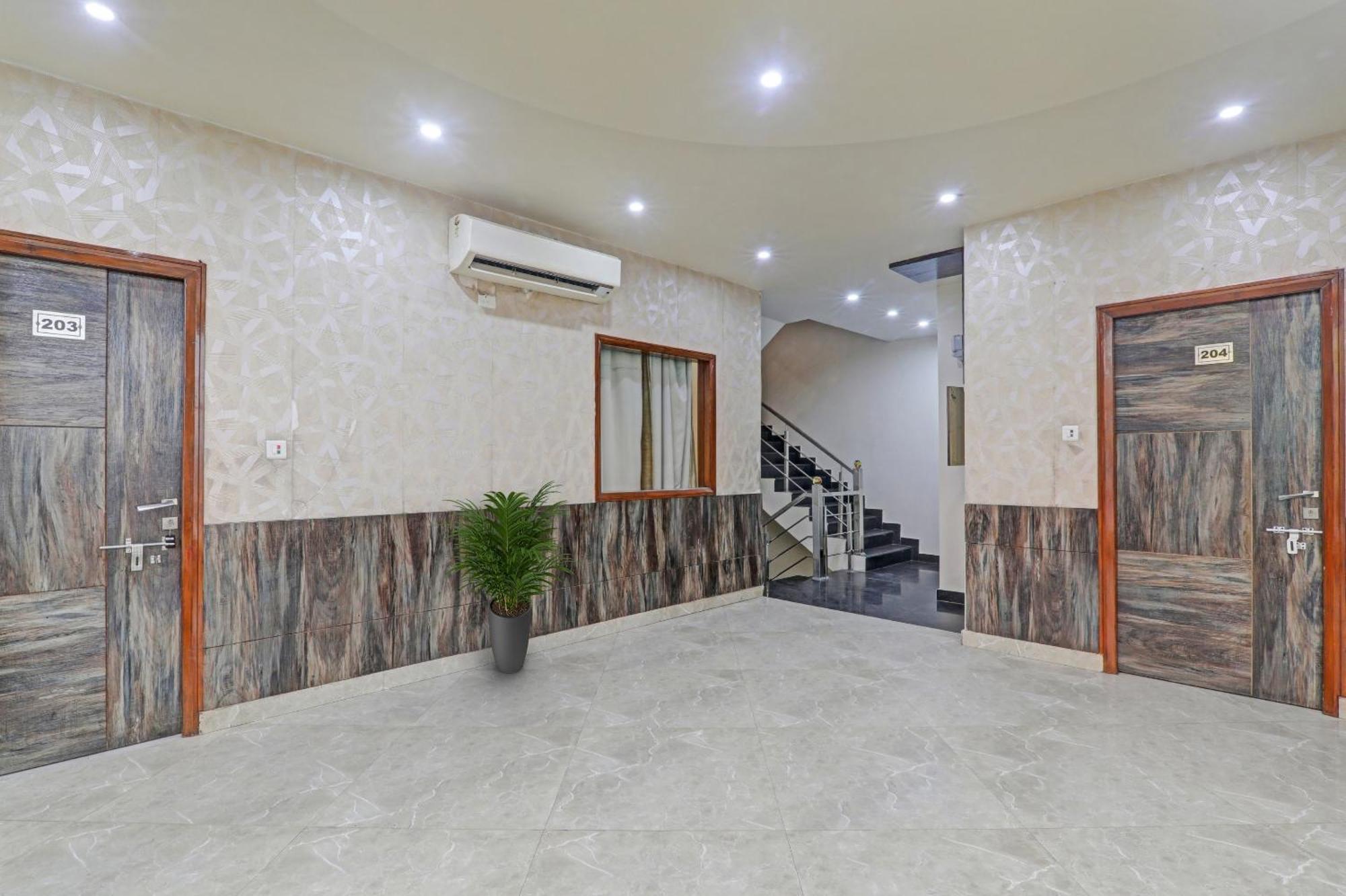 Townhouse 1150 Hotel Dayal Palace Chinhat Exterior photo