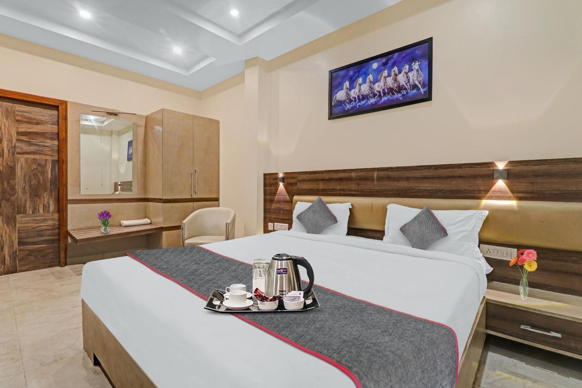 Townhouse 1150 Hotel Dayal Palace Chinhat Exterior photo