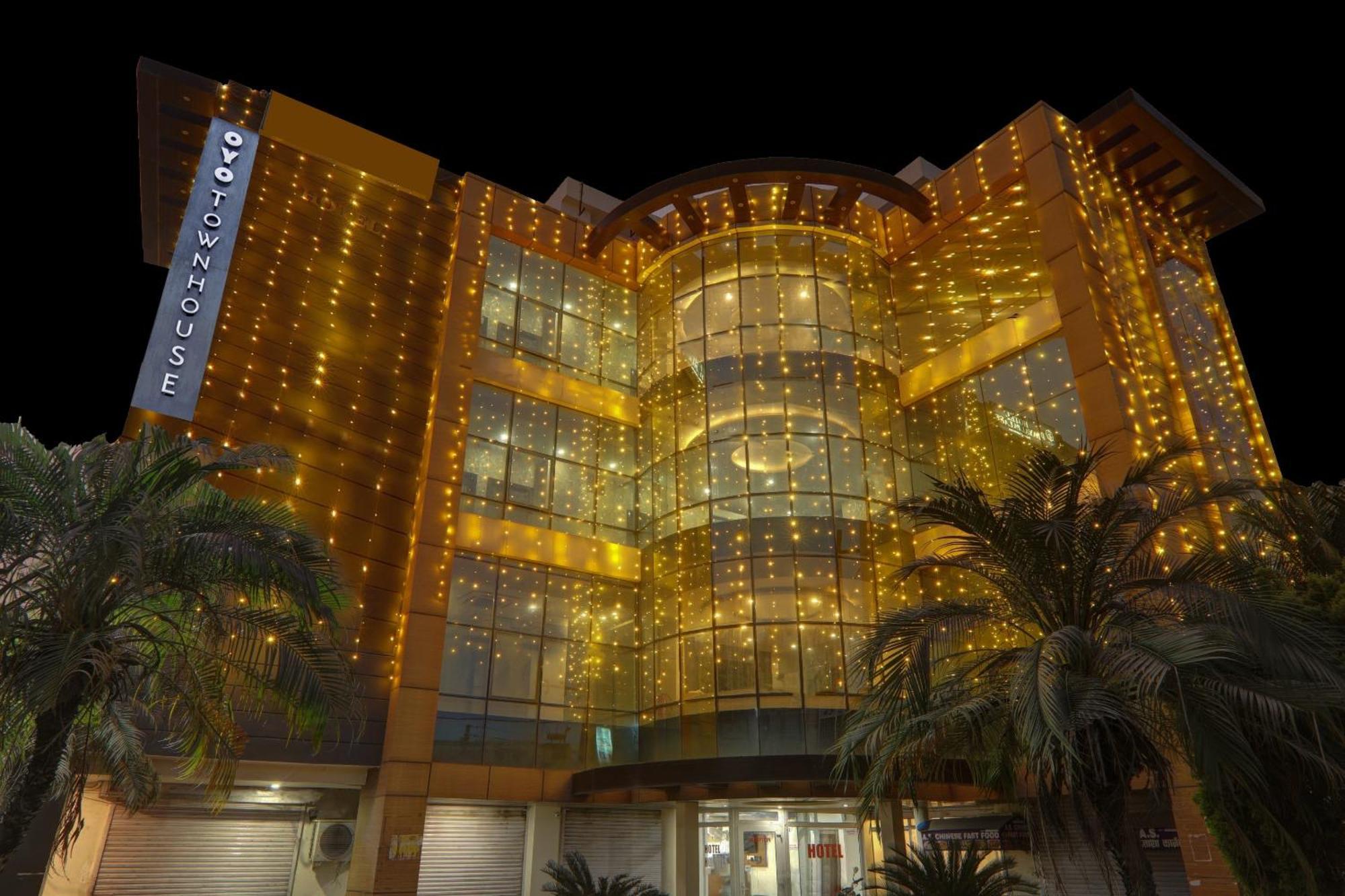 Townhouse 1150 Hotel Dayal Palace Chinhat Exterior photo